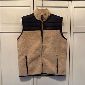 Vineyard Vines tan and navy vest. Child’s XL (18)